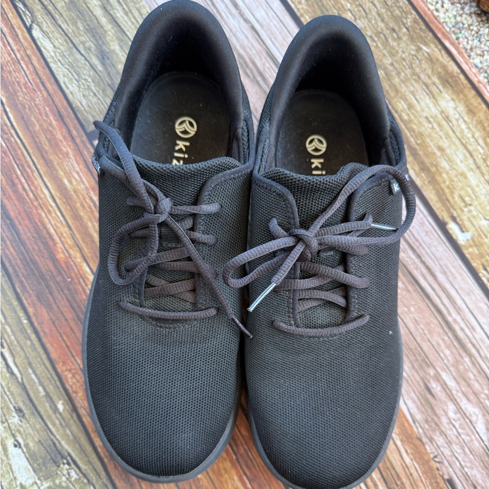 Kizik shoes men’s 10.5 black low top athletic sneakers walking running workout